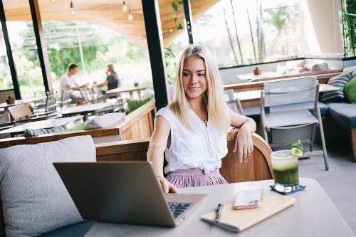 Copywriter schrijft scanbare teksten met een slimme lay-out